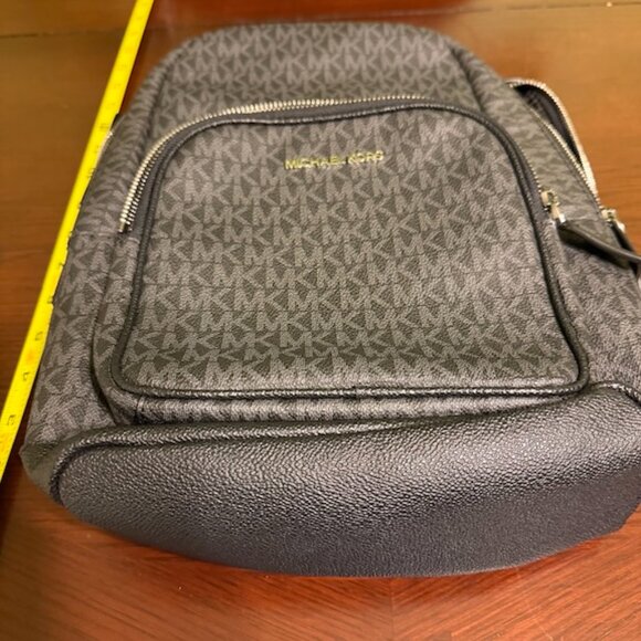 MICHAEL KORS Cooper Logo Sling Pack - Picture 3 of 4